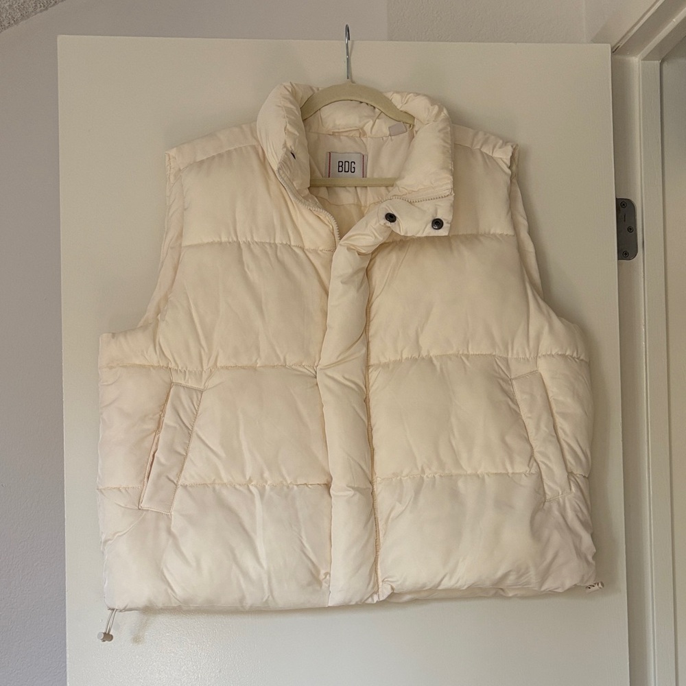 BDG Off-White Puffer Vest